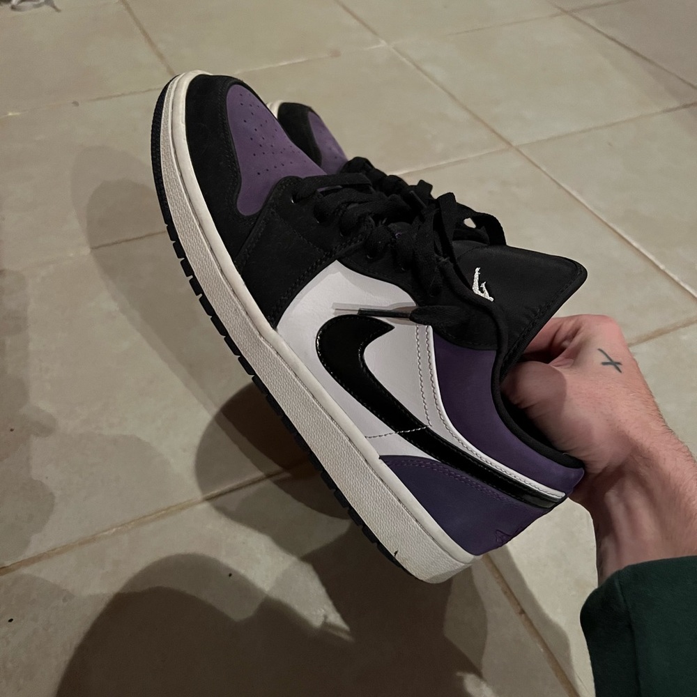 NIKE Air Jordan 1 (Court Purple) - Picture 1 of 3